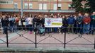 Protesta a las puertas del CEIP Julio Gurriarn el martes.