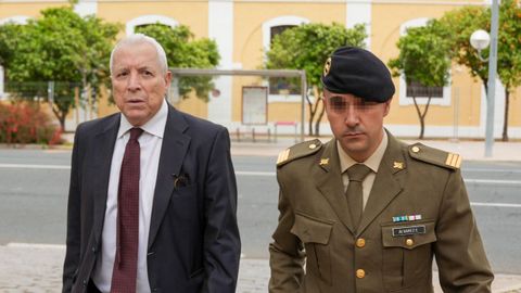 El sargento lvarez Estupiar llega al Juzgado Togado Militar nmero 21 de Sevilla, el 22 de marzo, en el marco de la investigacin de la muerte de los dos militares.