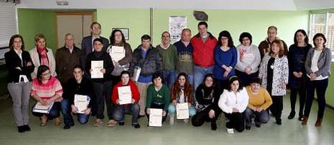 Diecisiete usuarios de  Aspaber recibieron sus diplomas de cuidadores de personas con discapacidad.