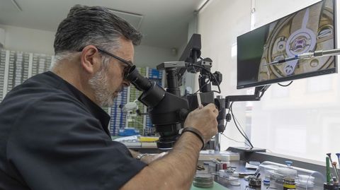 La precisi�n milim�trica exige el empleo de microscopio para tareas espec�ficas