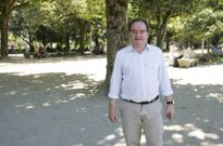 A Rub�n Lois g�stalle pasear polas cidades, pero en Santiago elixe a Alameda ou Bonaval. 