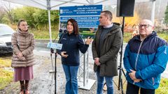 La conselleira de Vivenda e Planificaci�n de Infraestruturas, Mar�a Mart�nez Allegue, en el centro, con la directora de la Axencia Galega de Infraestruturas, Mar�a Deza, y el alcalde de Mora�a, Sito G�mez