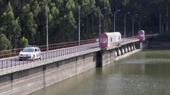 Los vecinos se quejan del olor pestilente que emana del embalse, sobre todo los días de más calor