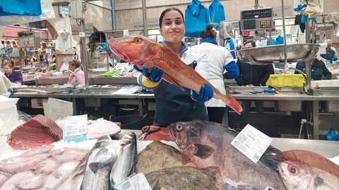 Un puesto de pescados en la plaza de Pontevedra este mircoles