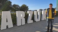 Rafael M�ndez, cartero de Arz�a, promociona el Camino Franc�s.