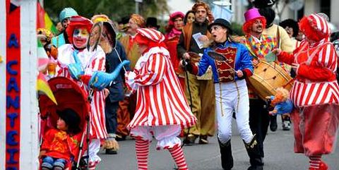 Imagen de archivo del desfile de comparsas.