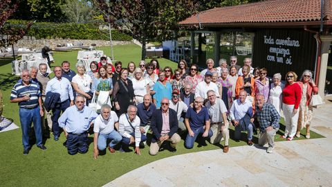 Los antiguos alumnos se reunieron en una comida en el restaurante Chicolino de Boiro