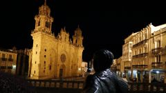 Foto de archivo de la Praza da Catedral de Mondo�edo de noche