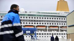 El crucero �Aurora� atracado en Ferrol