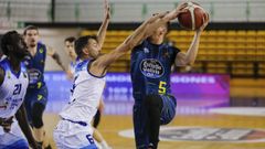 En la imagen de la pasada temporada, Javi Mar�n (6) defiende ante una penetraci�n del cobista Dimitrijevic (5)