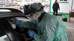 Toma de muestras para realizaci�n de pruebas diagn�sticas de covid-19 en el hospital de Monforte