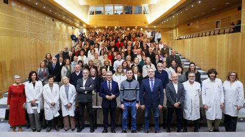 La despedida de los trabajadores incluy� actuaciones, discursos de tres de los compa�eros y una conferencia de Jorge Mira sobre el eclipse solar