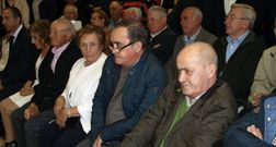 Leandro Mosquera, Kiko, primero por la derecha, estuvo en Cruces el d�a 13 en la investidura de Otero que le agradeci� su presencia.