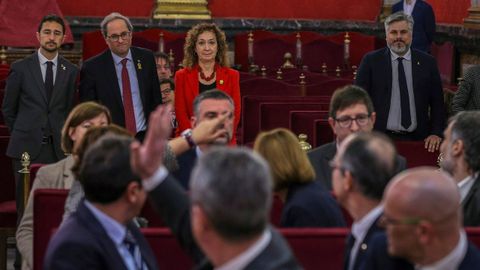 El presidente de la Generalitat Quim Torra , acompa�ado por el consejero de Territorio, Dami� Calvet  y la consejera de Justicia, Ester Capella, saluda a los l�deres independentistas acusados en el juicio del �proc�s�.