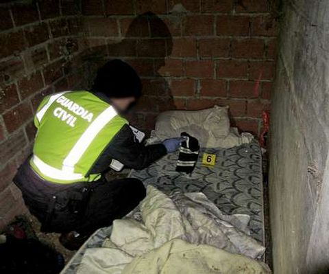 El maderero secuestrado fue confinado en este rinc�n de un galp�n.