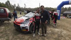 Diego Calvo, con el campe�n, en el circuito de B�rtoa.