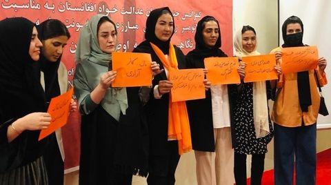 Varias afganas alzaron la voz, en Kabul, para hacer un llamamiento contra la violencia estructural contra las mujeres