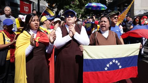 Opositores a Maduro en las calles de Caracas