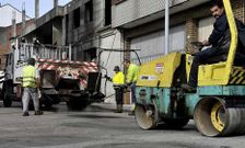 Operarios municipales realizaron trabajos de bacheo en viales del casco urbano estradense. 