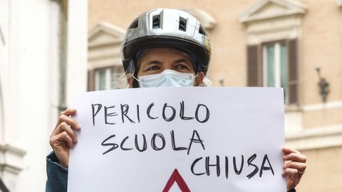 Manifestaci�n favorable a la reapertura de colegios en Italia del 14 de marzo