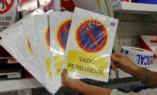 Las placas pueden adquirirse en tiendas especializadas. 