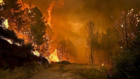 Imagen del incendio declarado este mes en Sao Pedro do Sul, en Viseu