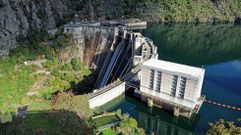 La presa de Santo Estevo embalsa el agua del can del Sil