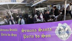 El buen tiempo y los actos de la Semana Santa animaron a muchos a disfrutar de las terrazas.