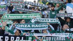 Bufandeo de los aficionados del Racing Club Ferrol.