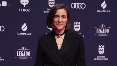 La directora Carla Sim�n posa en la alfombra roja