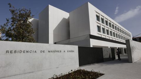 La residencia de mayores de A Eiri�a, en Pontevedra, tiene 120 plazas, distribuidas en 42 habitaciones dobles y 36 individuales