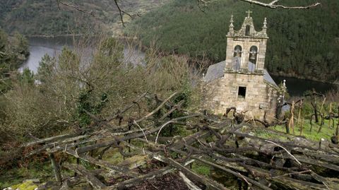San Xoán da Cova fue una de las iglesias trasladadas cuando se construyó el embalse de Os Peares