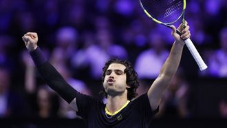 Carlos Alcaraz, este jueves, celebrando su victoria ante Nikoloz Basilashvili en Viena.
