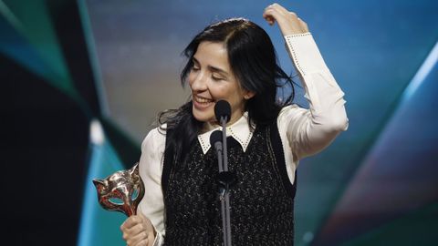 La directora Alauda Ruiz de Az�a recibe el premio a mejor gui�n de cine