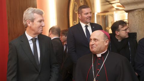 Alfonso Rueda y Francisco Jos� Prieto, arzobispo de Santiago, este jueves en la inauguraci�n del Museo Diocesano en San Mart�n Pinario.