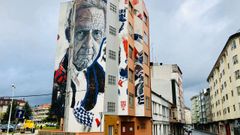 As� se hizo el mural de Isaac D�az Pardo que ya luce en Sada