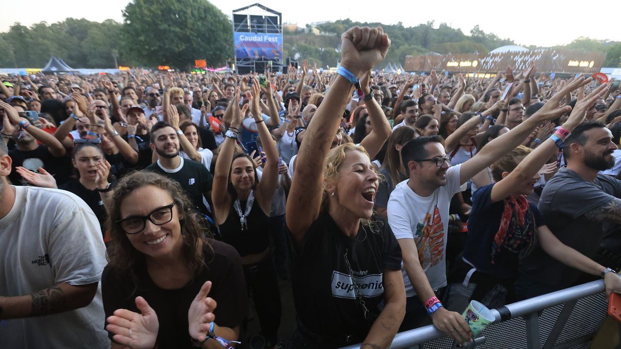 La octava edición del Caudal Fest se fue mientras 20.000 personas bailaban