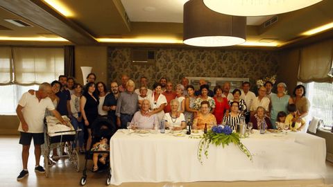 Comida en el restaurante Louzao, de Area, de la familia Os Peilaos, de Illade, en Xove