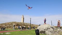 Suelta de cometas por la salud mental de los nios, el pasado domingo 5 de octubre, en el entorno de la torre de Hrcules.