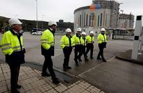 Los presidentes de las patronales comarcal, provincial y gallega visitaron la planta de gas de Mugardos.