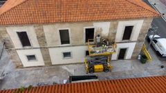Obras en el exterior del edificio del mercado financiadas por la Diputaci�n, el a�o pasado