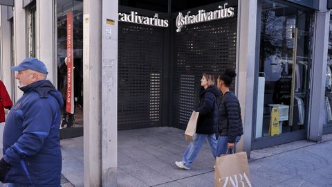 El Stradivarius de la plaza de Lugo, cerrado en el primer d�a de rebajas