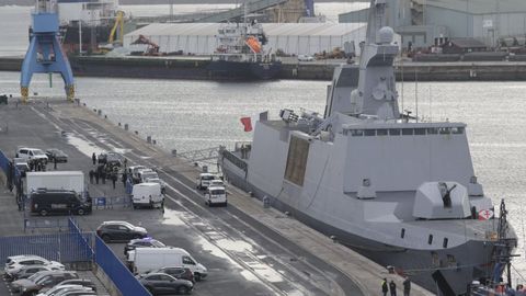 Un buque militar francés participa en el operativo antidroga que se está llevando a cabo en el muelle de Calvo Sotelo Sur