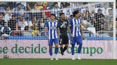 Riki, Leo Rom�n y Josema Gim�nez, durante el encuentro del mi�rcoles contra el Sevilla en Abanca Riazor.