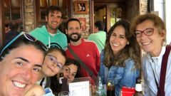 Clientes fieles del mes�n Mu��o Kilowatio, en una fotograf�a de antes de la pandemia