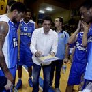 Llorente, dando indicaciones a sus pupilos en el derbi. 