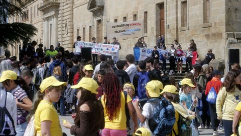 Outro aspecto da concentraci�n celebrada na praza da Compa��a