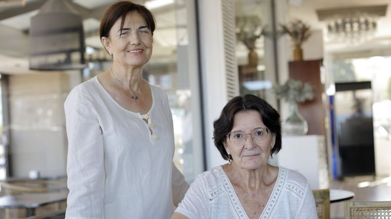 Eva Veiga e Pilar Pallar�s posan na Coru�a, onde ambas residen.