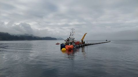 La tubera del emisario submarino que discurre por encima del lecho marino se ha dividido en nueve tramos