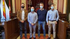 En plena tormenta pol�tica y con el apoyo de solo un concejal, J�come present� a los dos primeros inform�ticos contratados para el Centro de Inteligencia Artificial